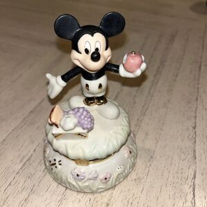 Lenox Treasures A Picnic With Mickey Treasure / Trinket Box